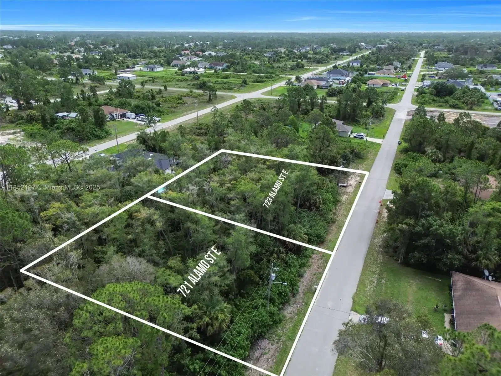 723 Alamo ST E, Lehigh Acres FL 33974 photo 3