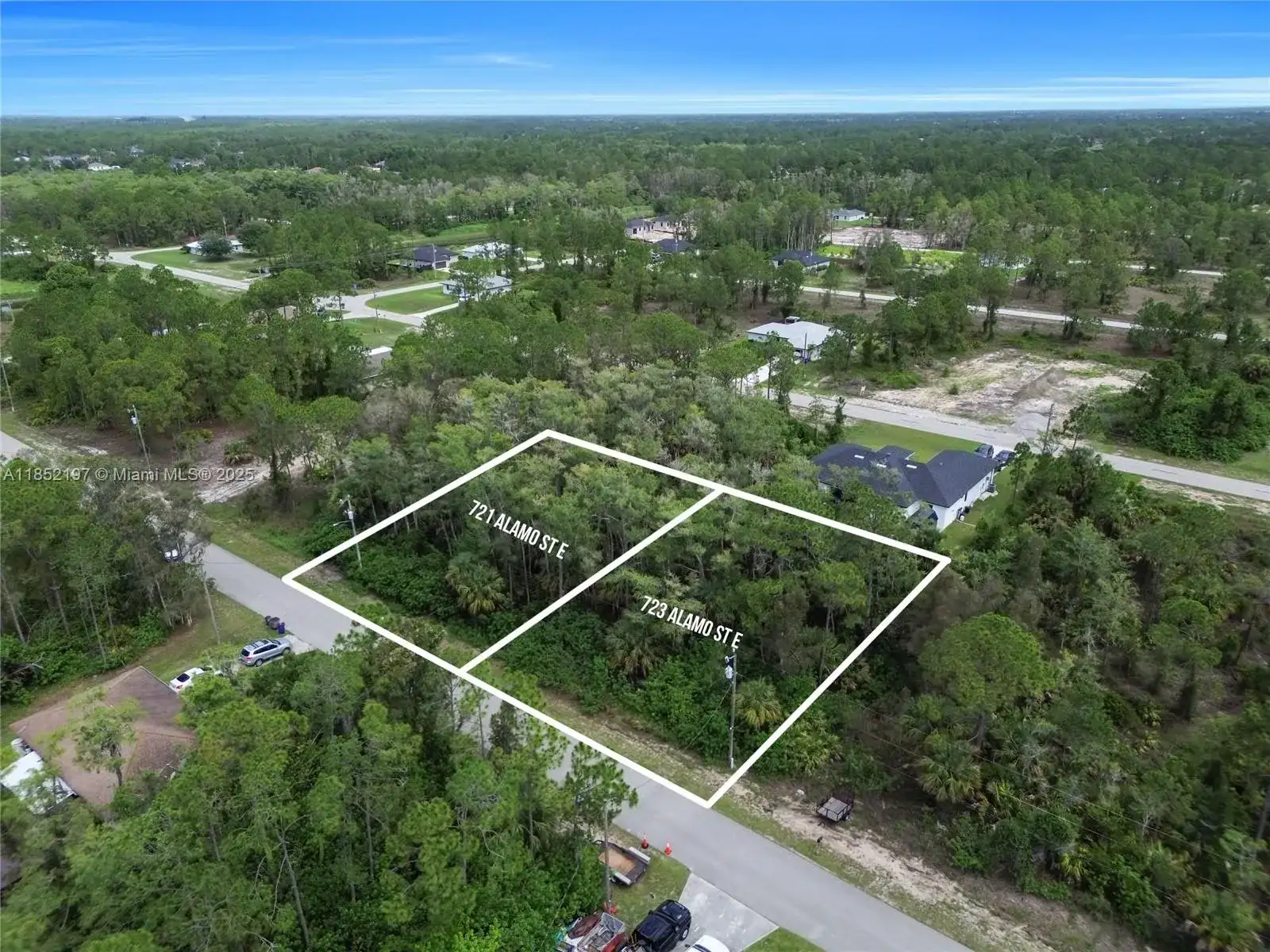 723 Alamo ST E, Lehigh Acres FL 33974 photo 4