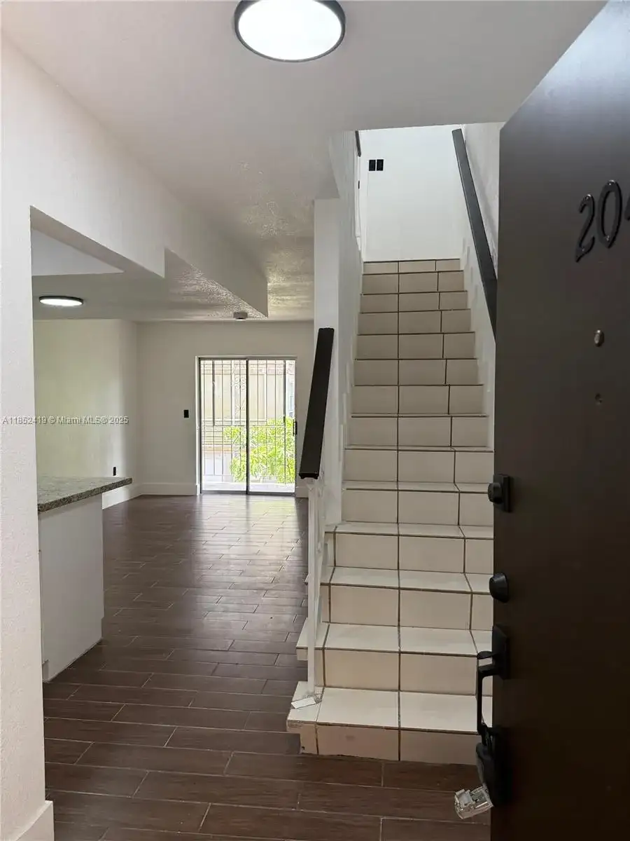 6625 W 4th Ave # 204, Hialeah FL 33012 photo 2