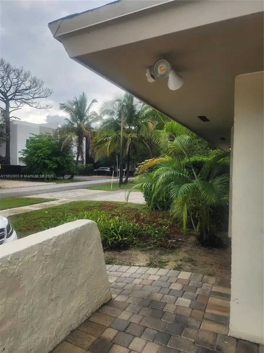 5780 SW 61st St # 2, Miami FL 33143 photo 2