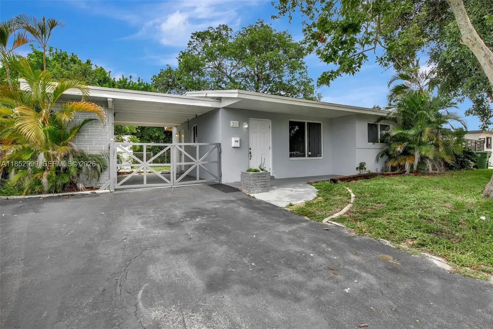 311 SW 68th Ter, Pembroke Pines FL 33023 photo 2