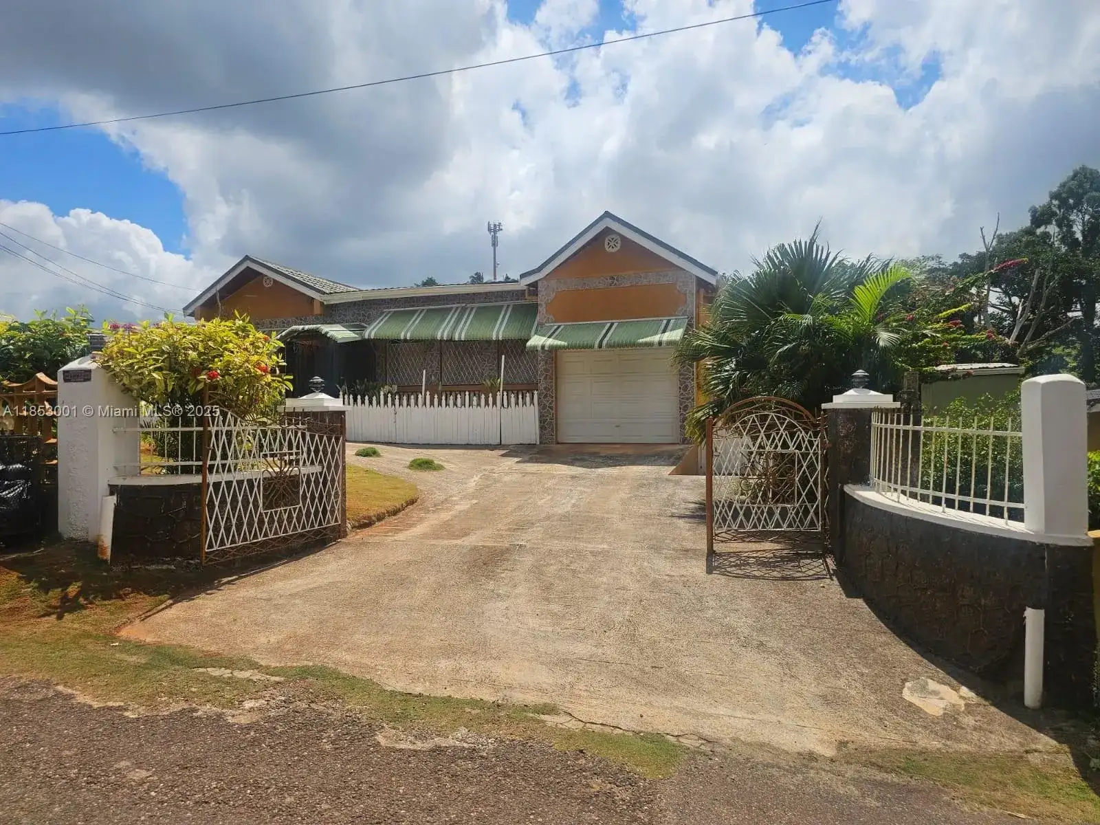00 Mandeville, Manchester Hills Jamaica, FL photo 2