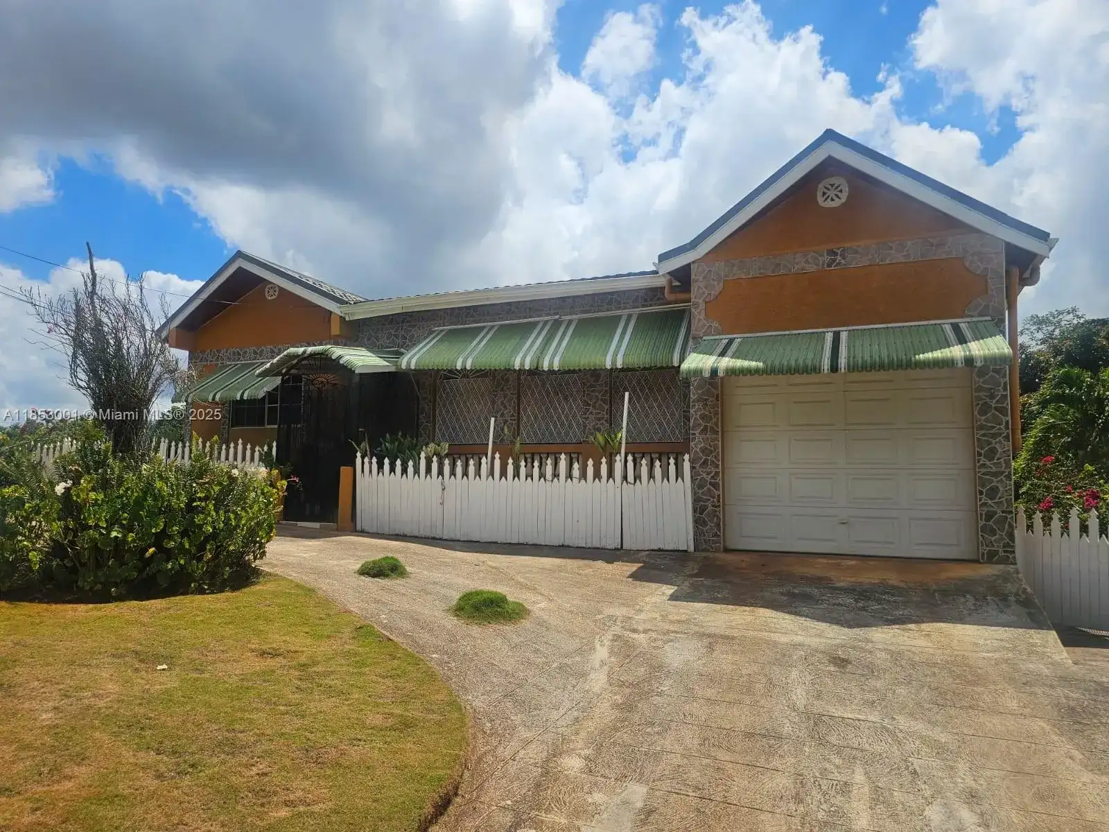 00 Mandeville, Manchester Hills Jamaica, FL photo 3