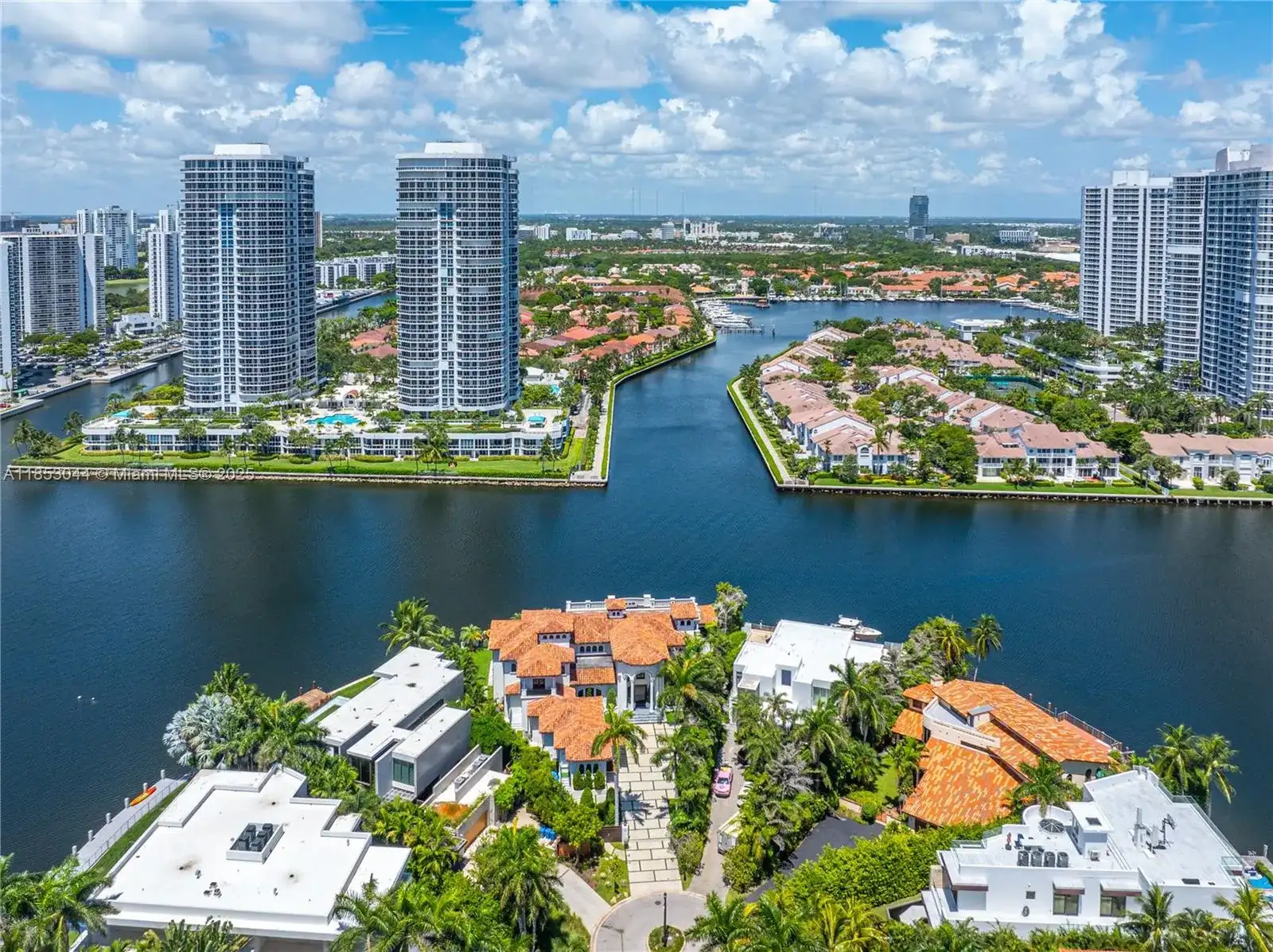 498 N Parkway Pkwy, Golden Beach FL 33160 photo 3