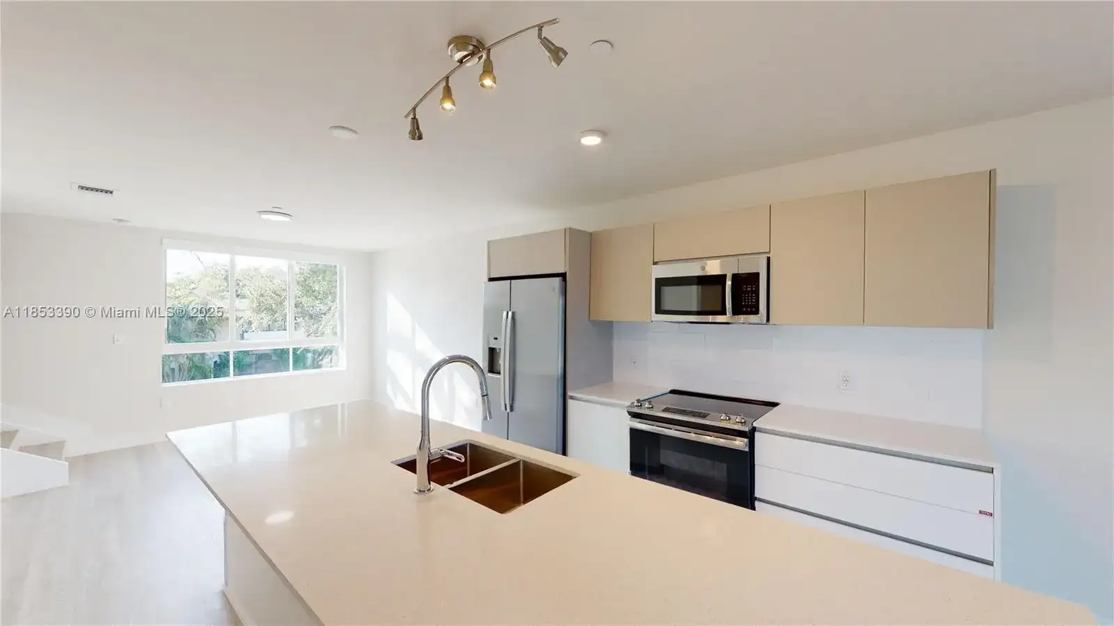 2555 NE 193rd St # 2224, Miami FL 33180 photo 2