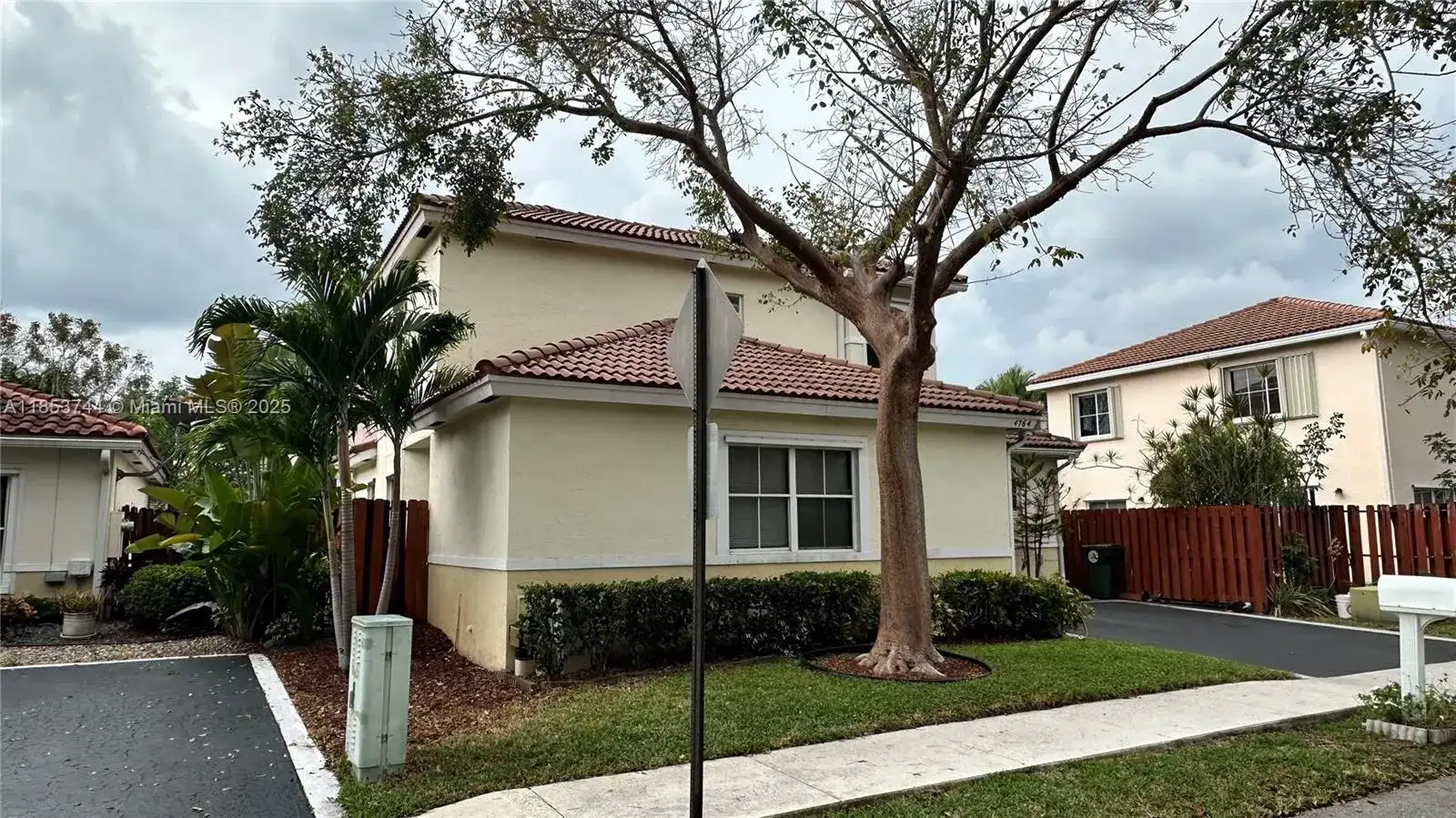 4764 NW 6th Pl, Coconut Creek FL 33063 photo 3