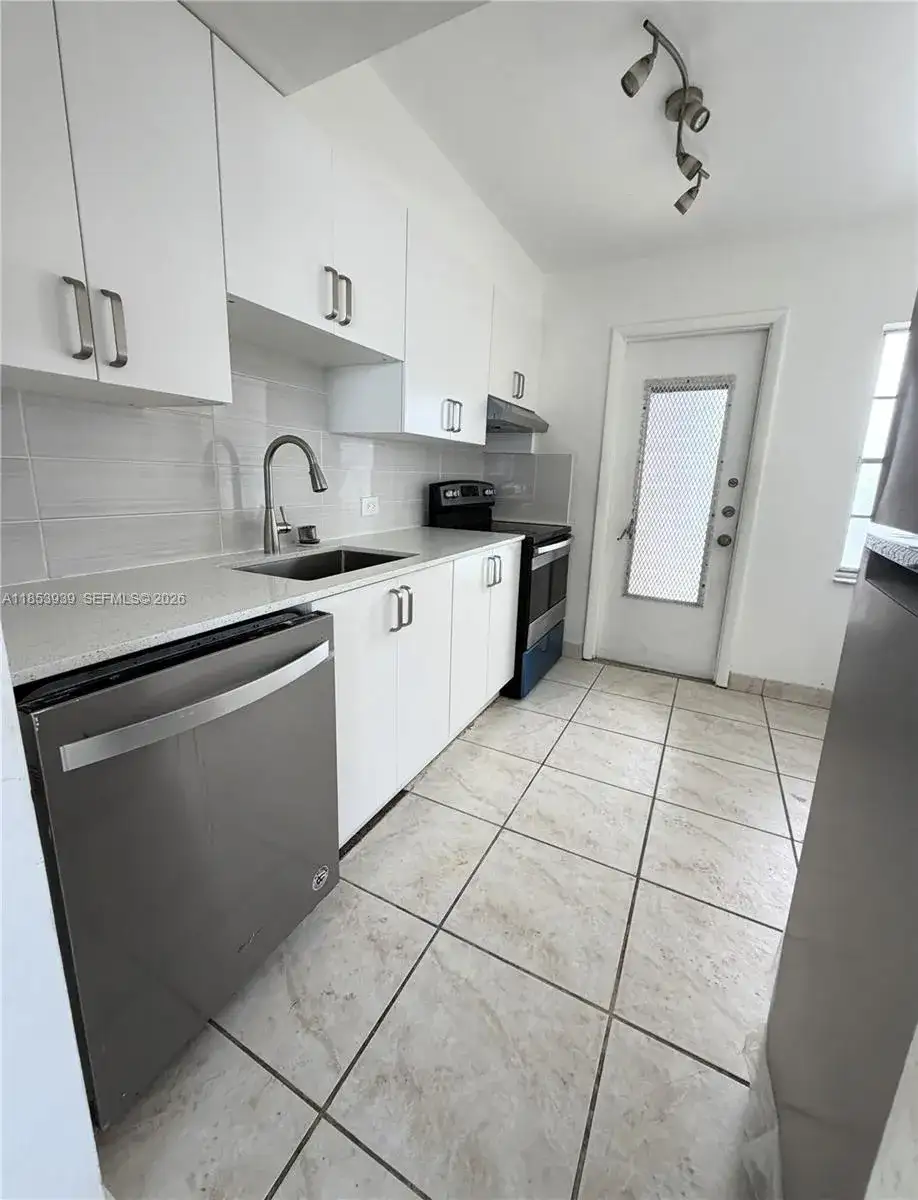 1075 93rd St # 404, Bay Harbor Islands FL 33154 photo 2
