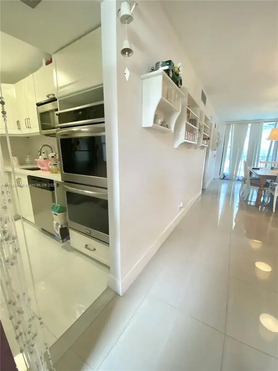 3301 N Country Club Dr # 112, Aventura FL 33180 photo 3