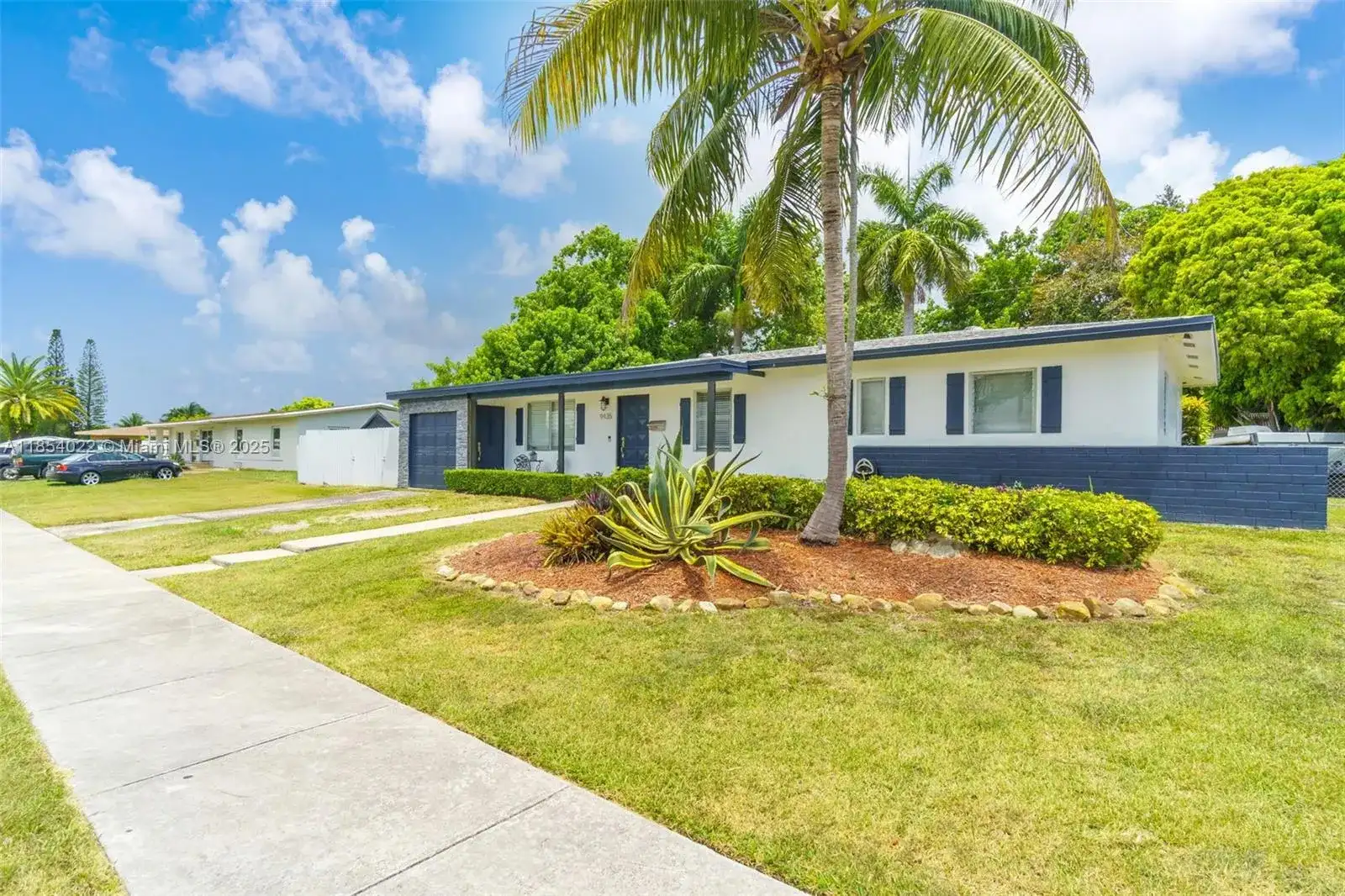 9435 SW 181st Ter, Palmetto Bay FL 33157 photo 2