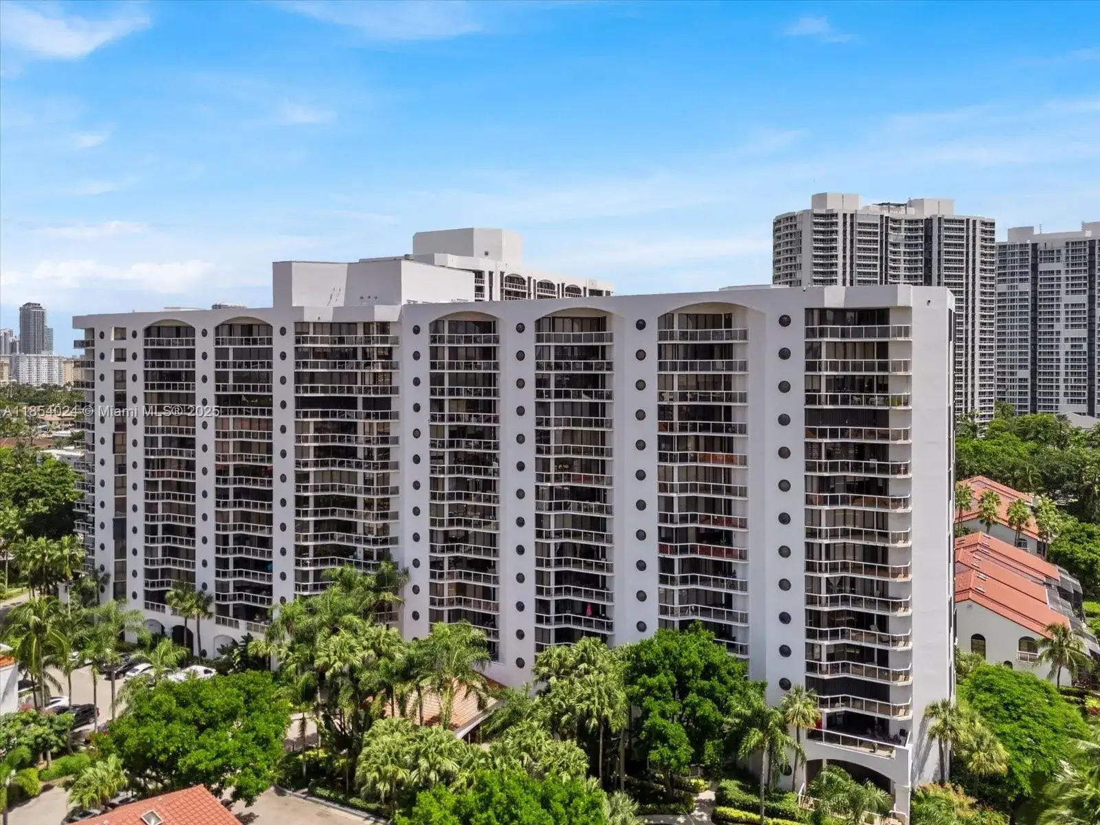 3610 Yacht Club Dr # 805, Aventura FL 33180 photo 4
