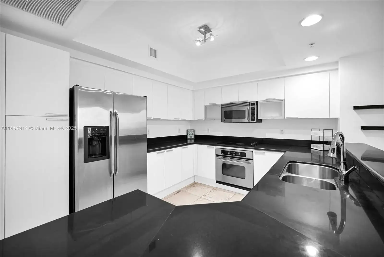 15051 Royal Oaks Ln # 1605, North Miami FL 33181 photo 4