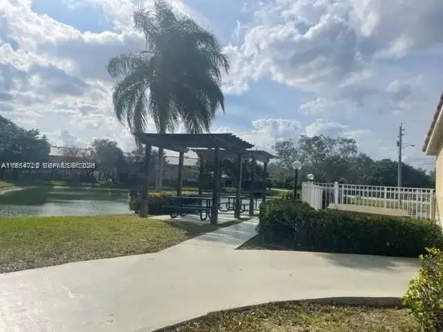565 Vista Isles Dr # 2011, Sunrise FL 33325 photo 2