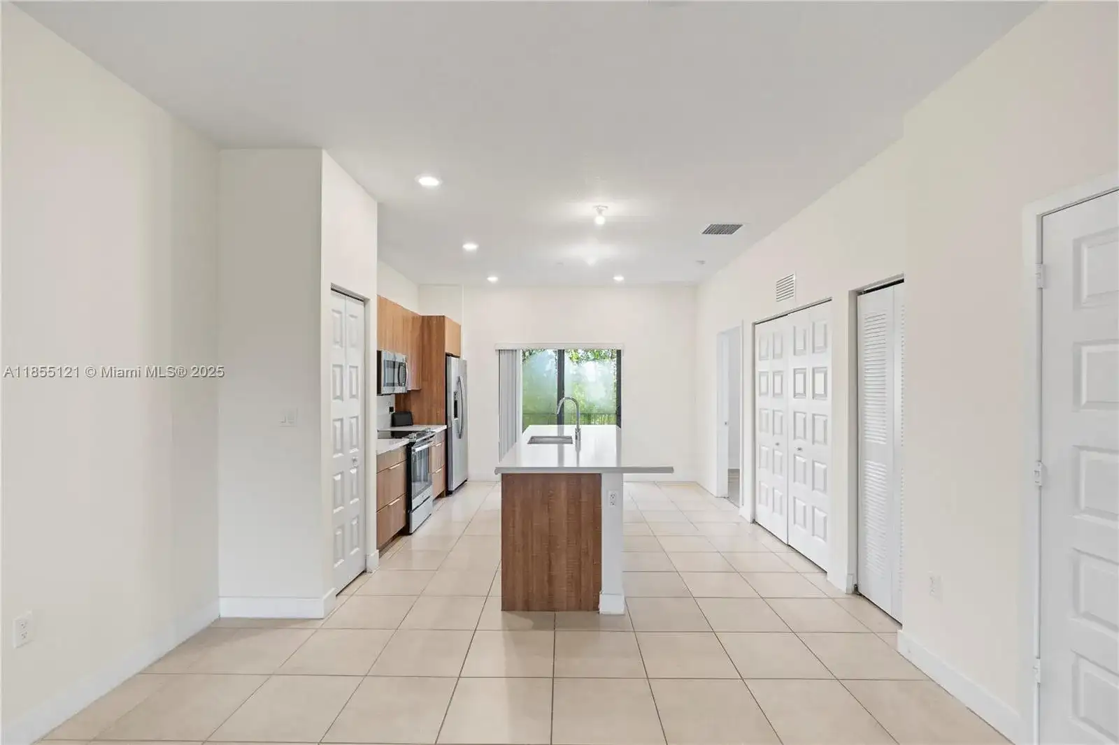 7831 NW 104th Ave # 22, Doral FL 33178 photo 2