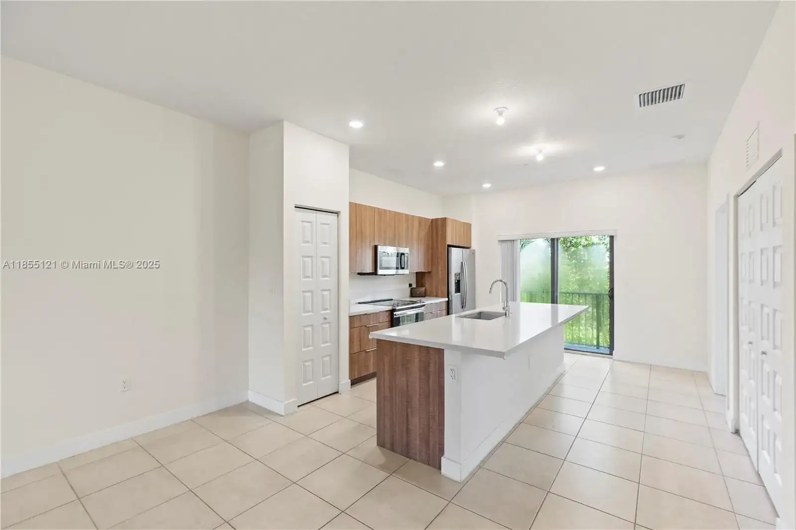 7831 NW 104th Ave # 22, Doral FL 33178 photo 3