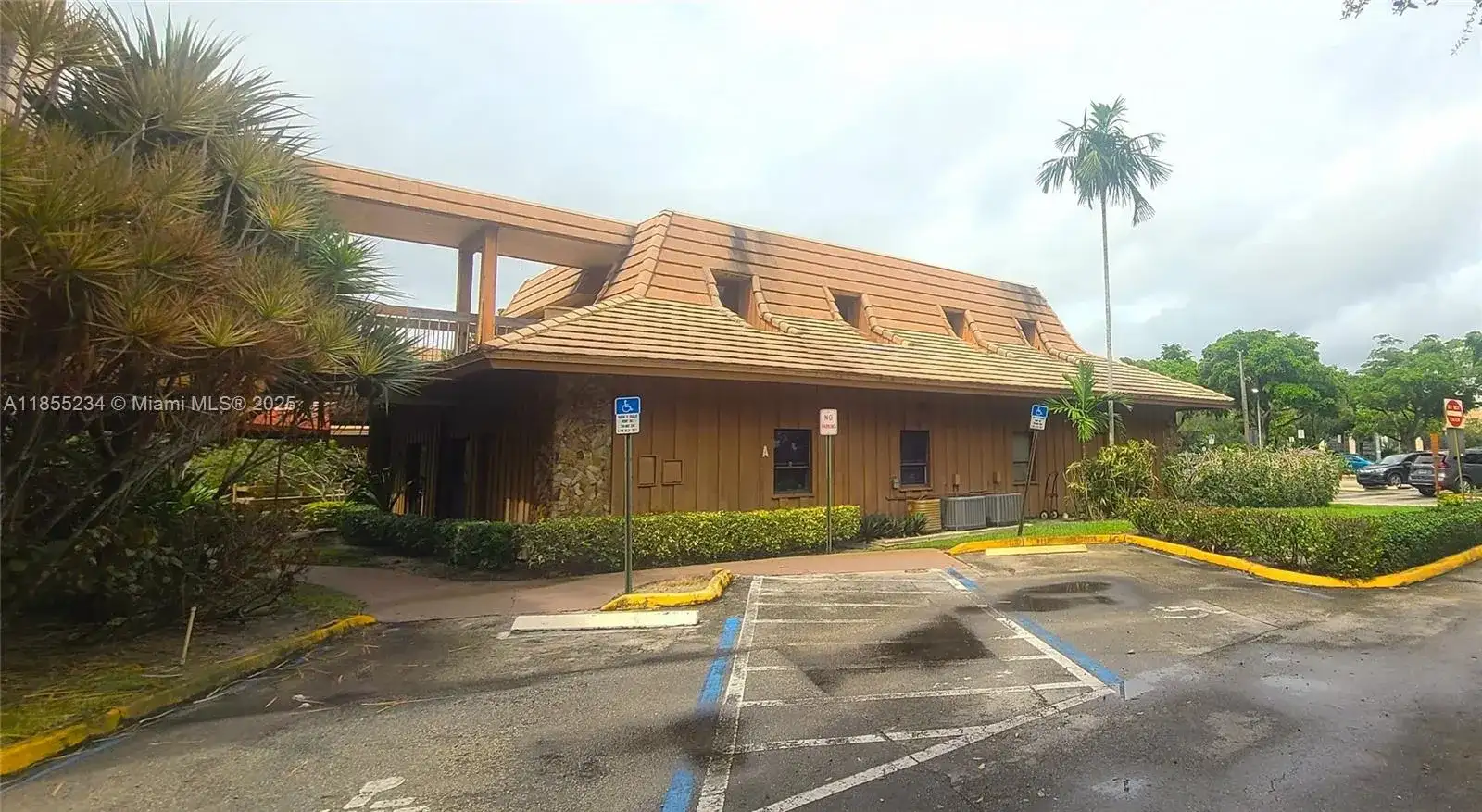 7800 W Oakland Park Blvd # 101, Sunrise FL 33351 photo 2