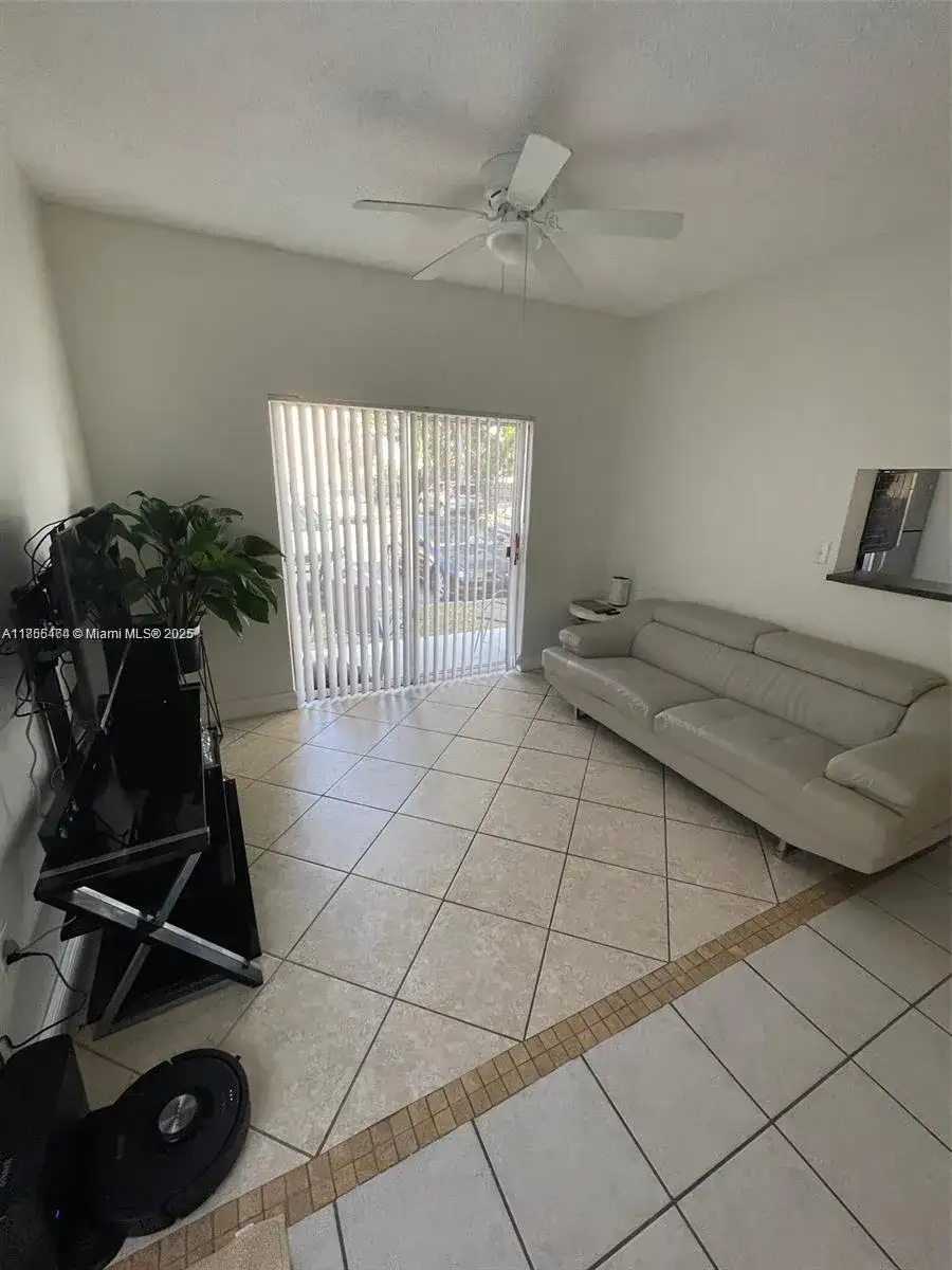 2361 NW 96th Ter # 18A, Pembroke Pines FL 33024 photo 2