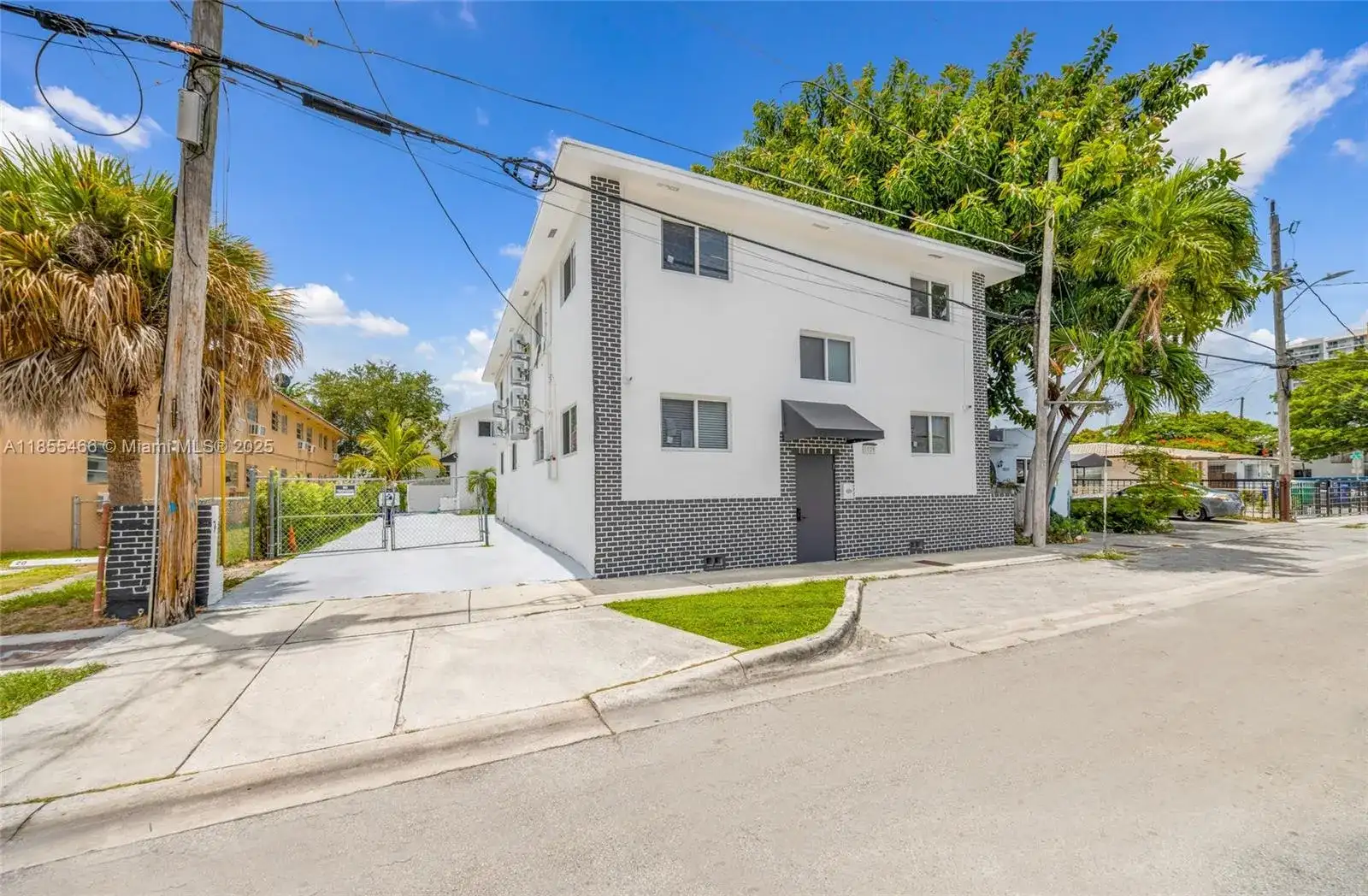 1028 SW 9th Ave, Miami FL 33130 photo 2
