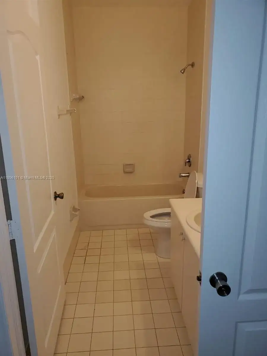 1666 SE 27 CT # 108, Florida City FL 33035 photo 5