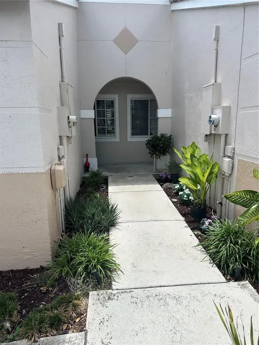 11624 SW 19th St, Miramar FL 33025 photo 3