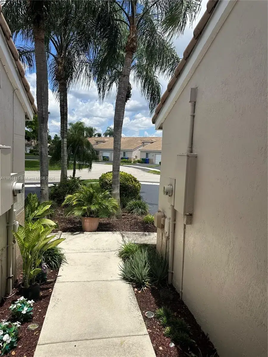 11624 SW 19th St, Miramar FL 33025 photo 4
