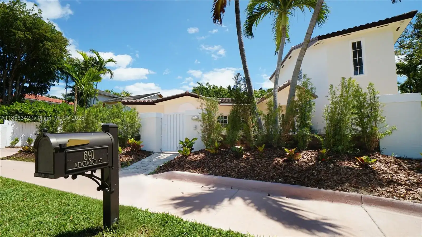 691 Ridgewood Rd, Key Biscayne FL 33149 photo 3