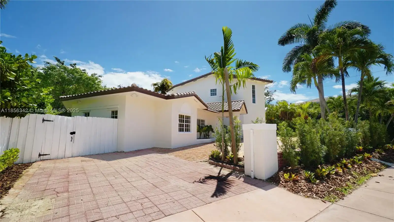 691 Ridgewood Rd, Key Biscayne FL 33149 photo 4