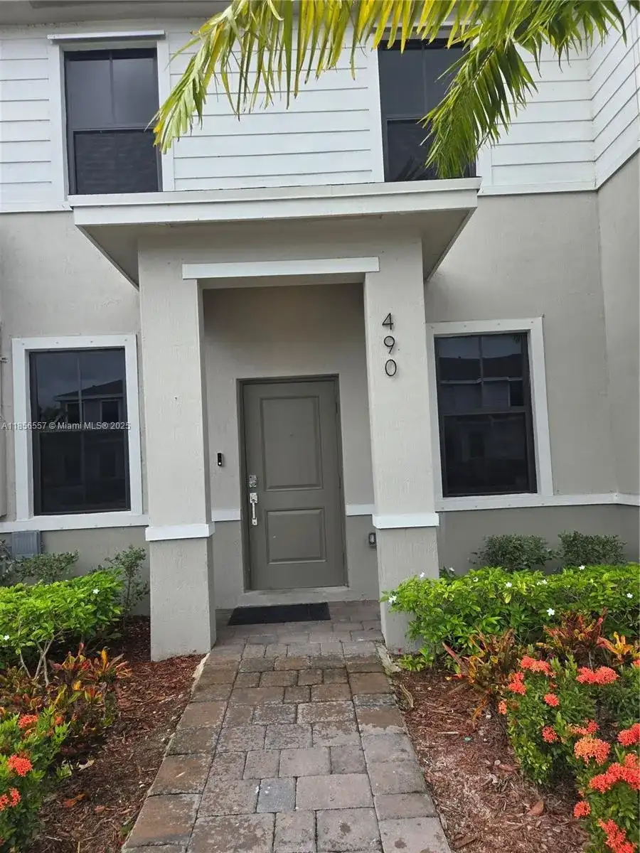 490 NE 12th St, Florida City FL 33034 photo 2