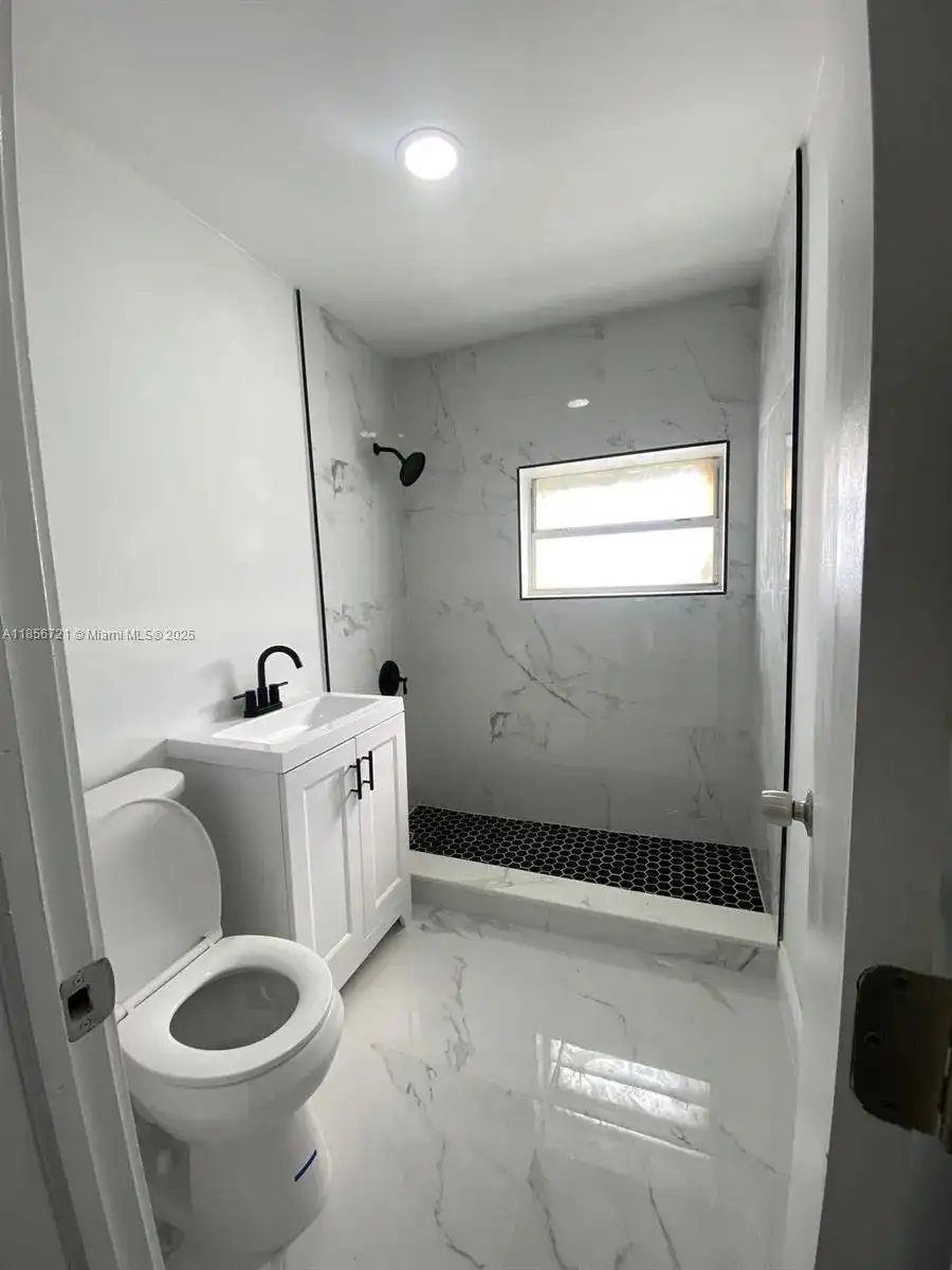894 NW 108th St, Miami FL 33168 photo 2