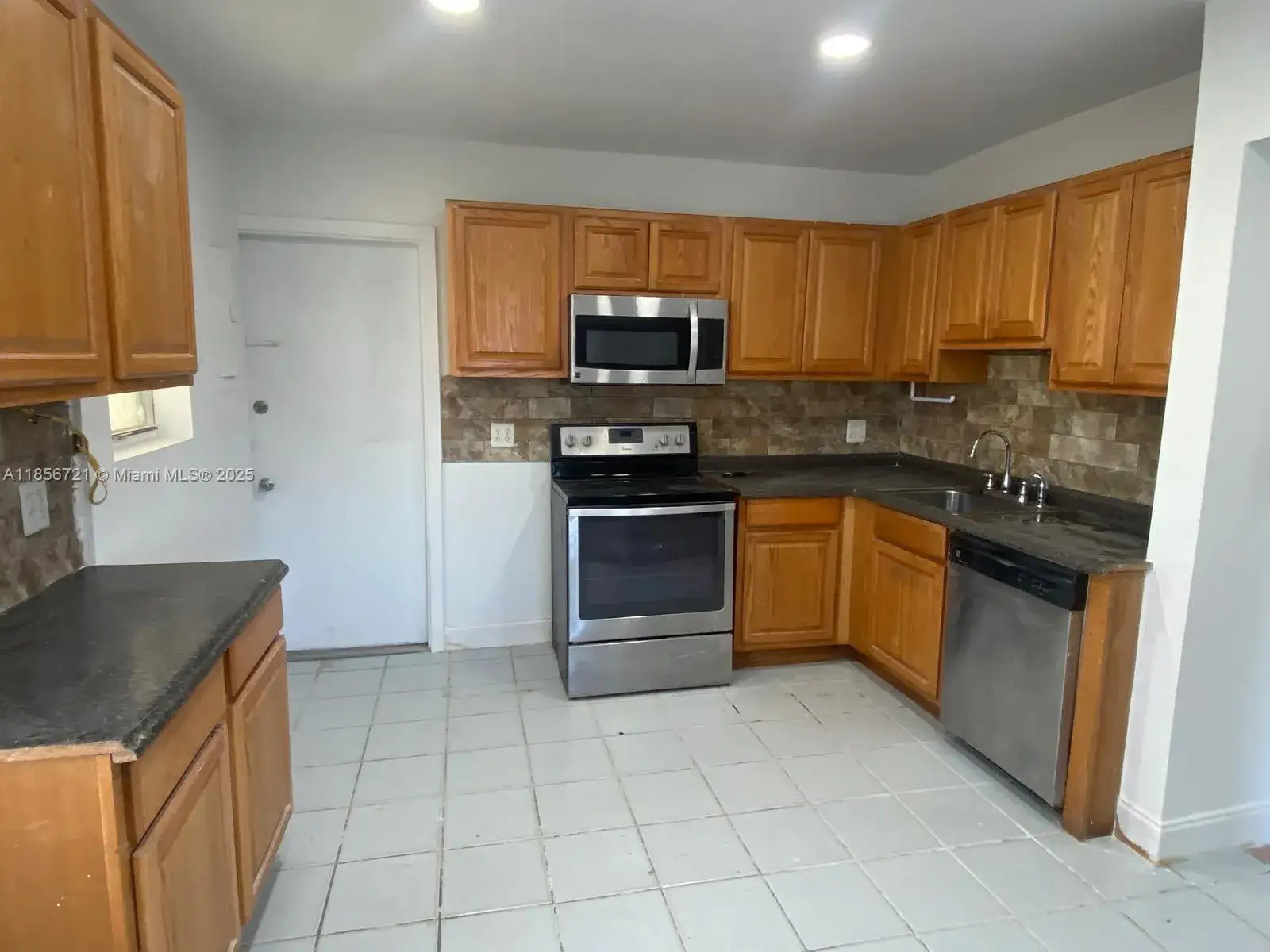 894 NW 108th St, Miami FL 33168 photo 3