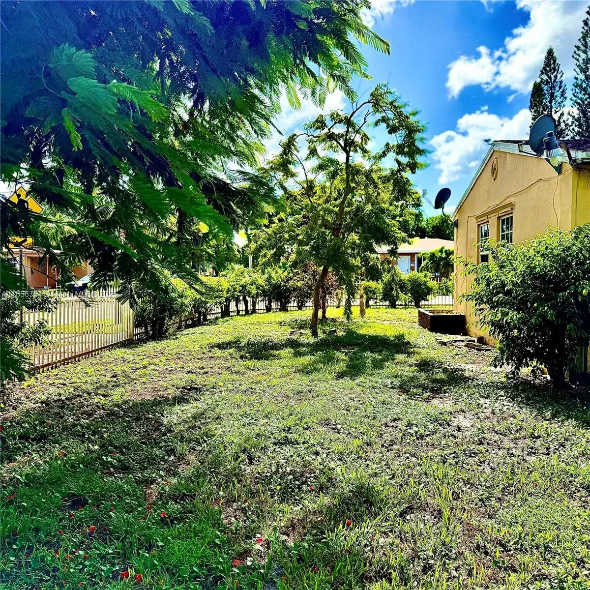 17001 NE 6th Ct, North Miami Beach FL 33162 photo 4