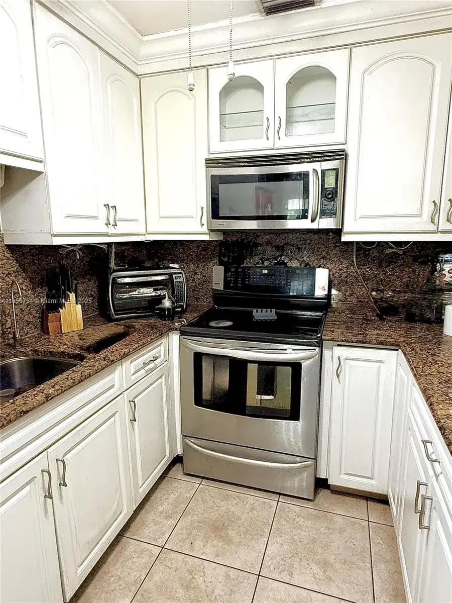 17001 NE 6th Ct, North Miami Beach FL 33162 photo 5