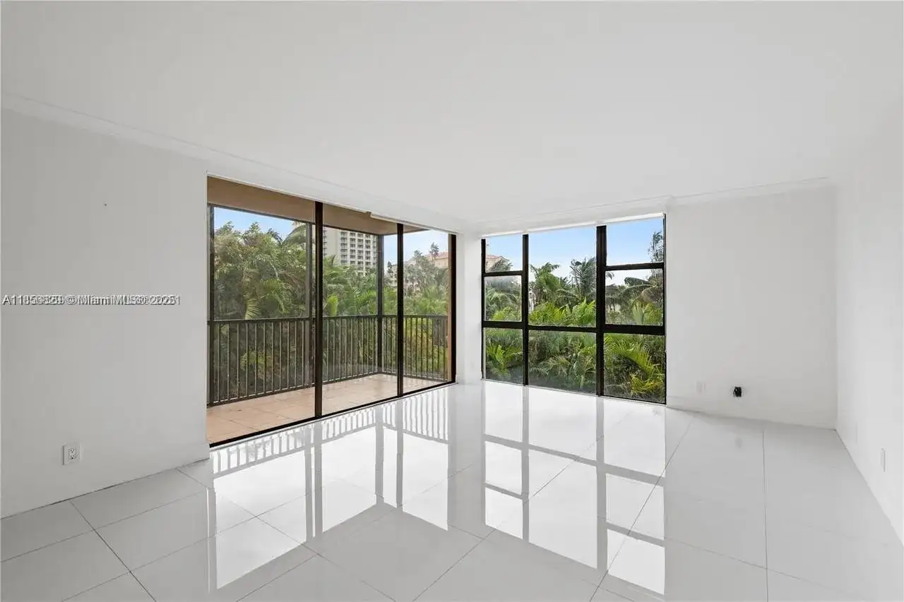 20335 W Country Club Dr # 209, Aventura FL 33180 photo 3