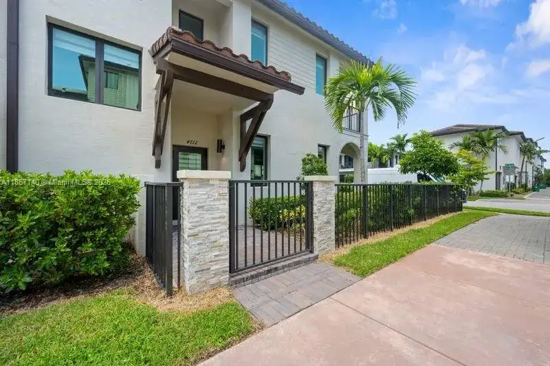 4712 NW 83rd Ave # 0, Doral FL 33166 photo 2