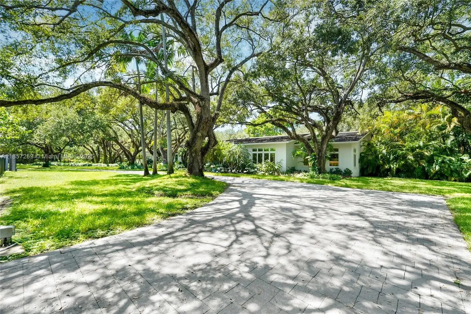 5501 Snapper Creek Rd, Coral Gables FL 33156 photo 2