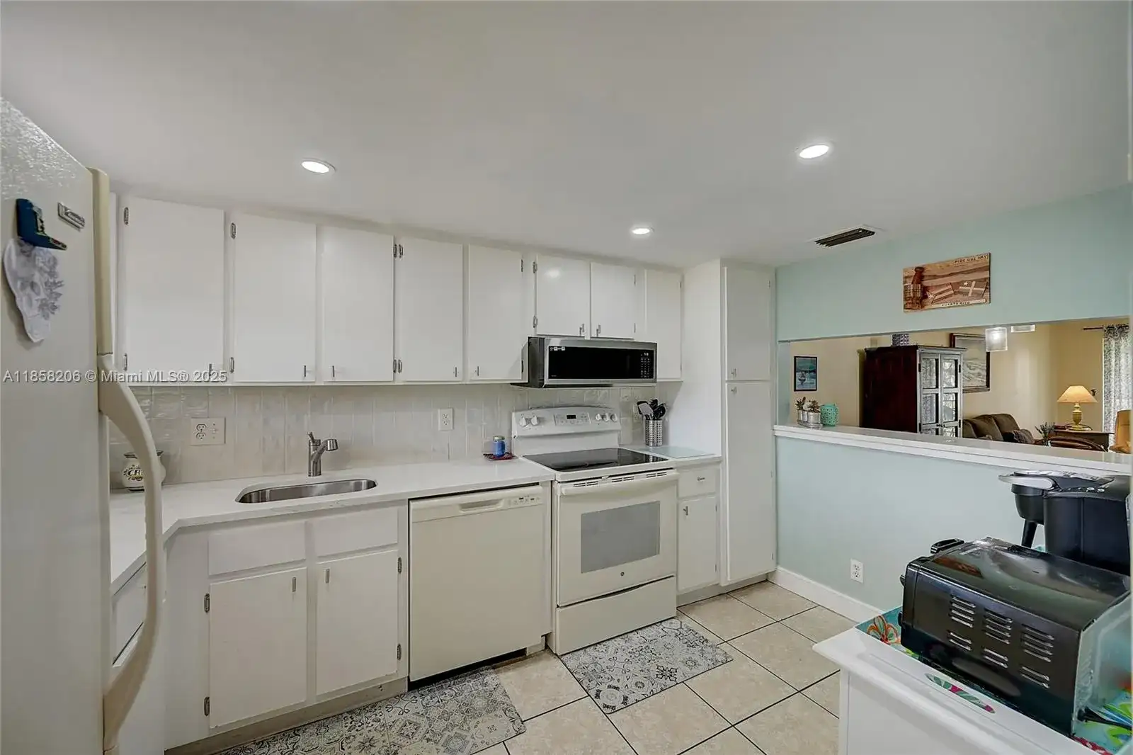3186 Via Poinciana # 203, Lake Worth FL 33467 photo 3