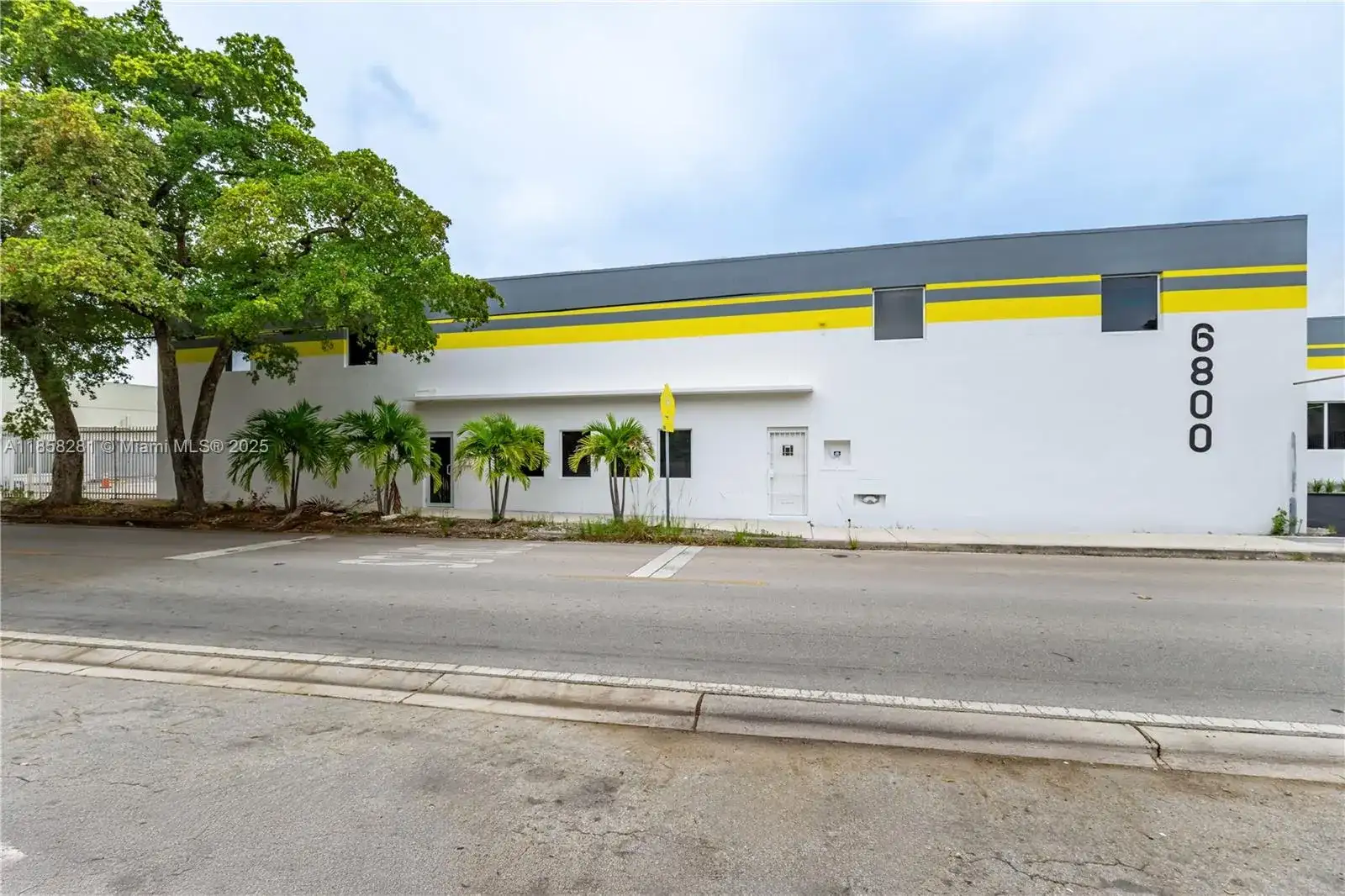 6890 NE 4th Ct, Miami FL 33138 photo 2