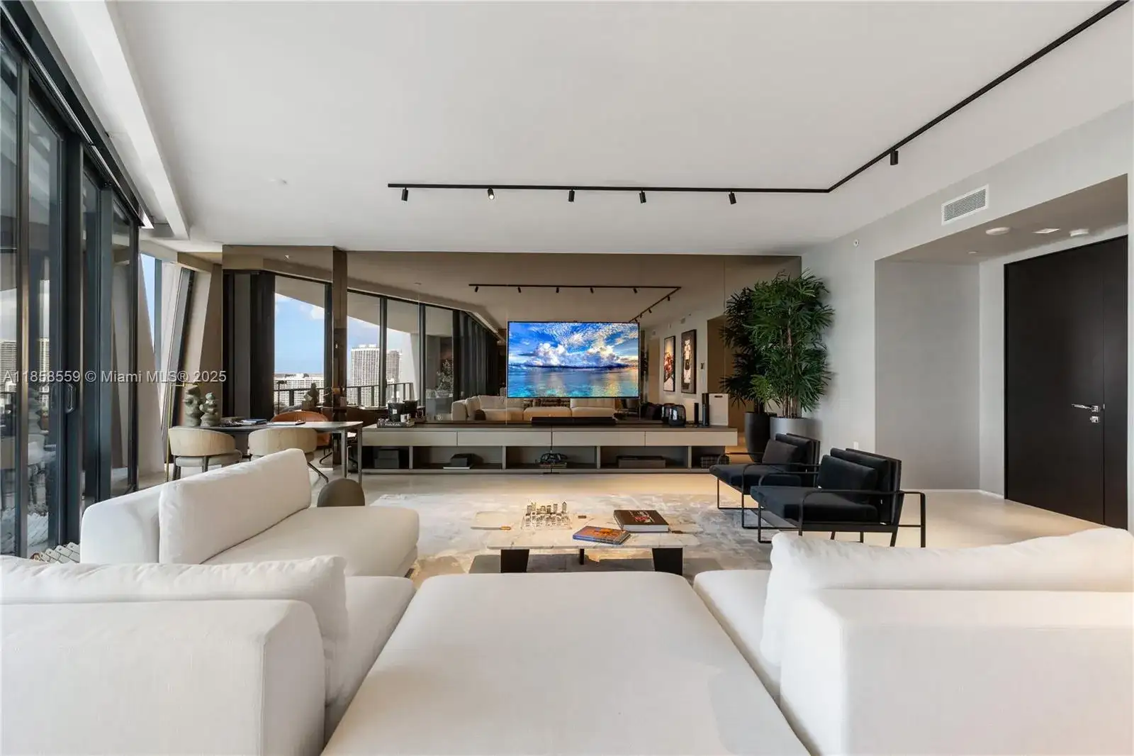 1000 Biscayne Blvd # 3502, Miami FL 33132 photo 4