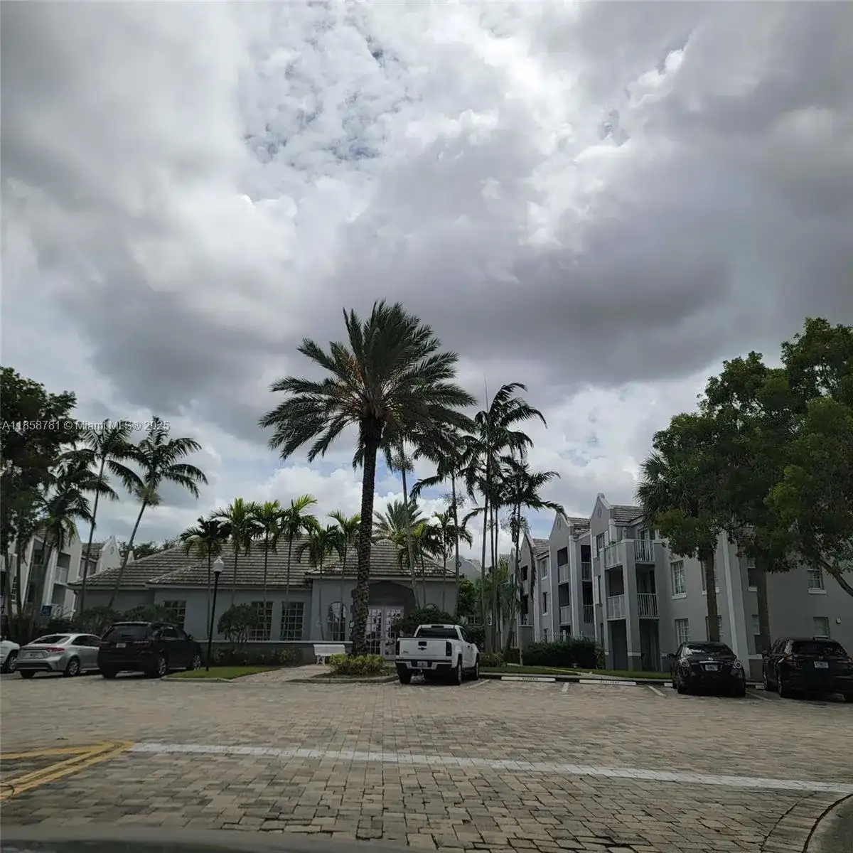 711 SW 111TH WY # 7, Pembroke Pines FL 33025 photo 2