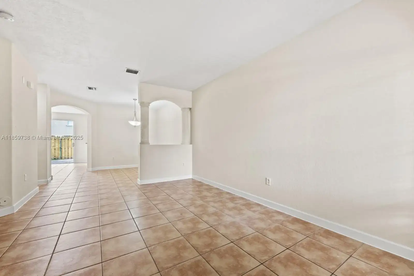 2557 SE 14th St, Homestead FL 33035 photo 3