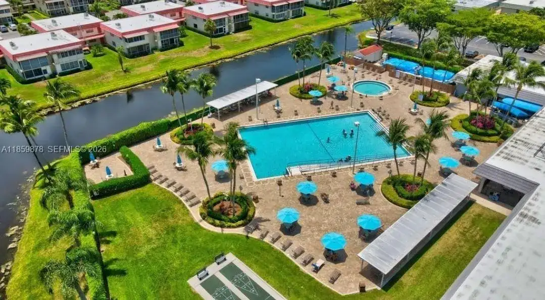 303 Burgundy G # 303, Delray Beach FL 33484 photo 2