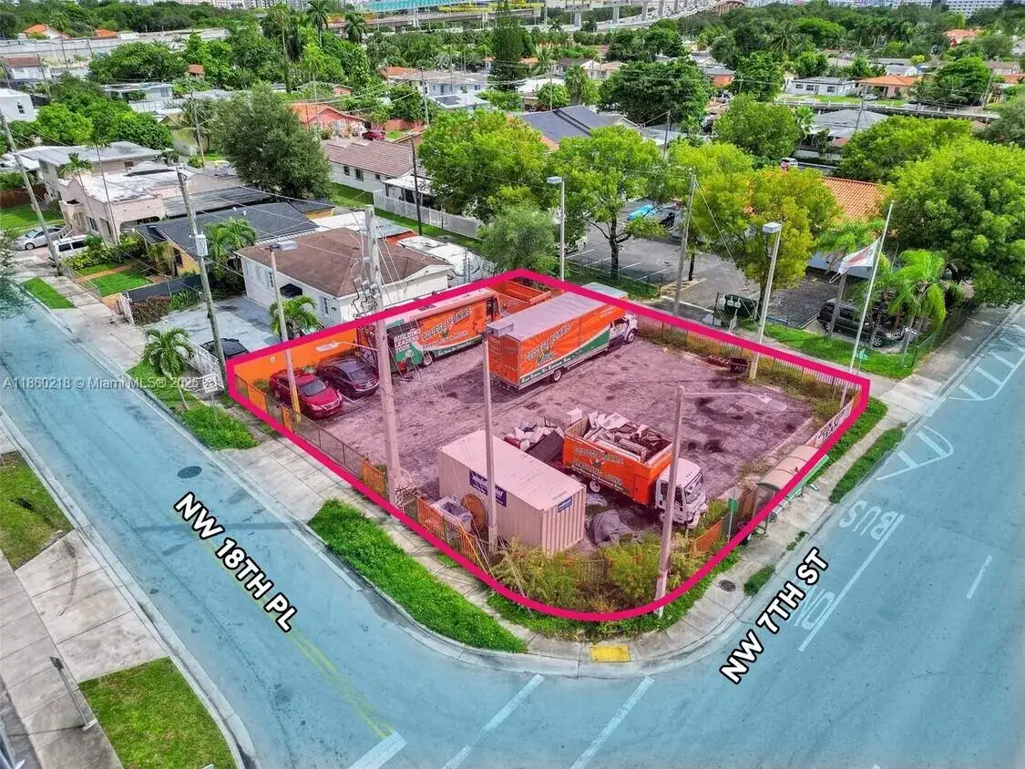 705 NW 18th Pl, Miami FL 33125 photo 2