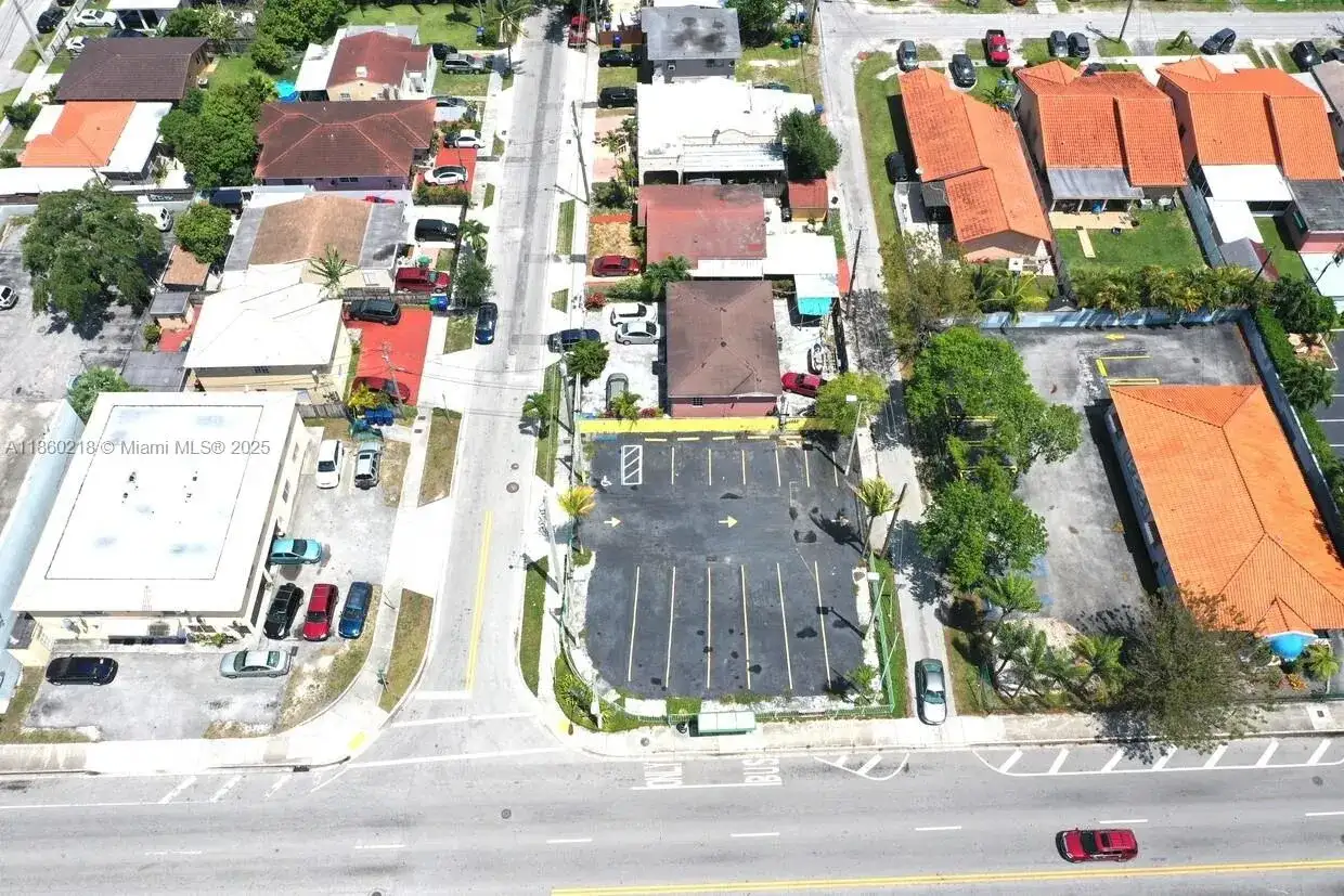 705 NW 18th Pl, Miami FL 33125 photo 5