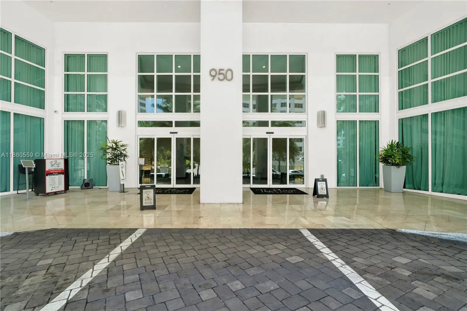 950 Brickell Bay Dr # 802, Miami FL 33131 photo 2