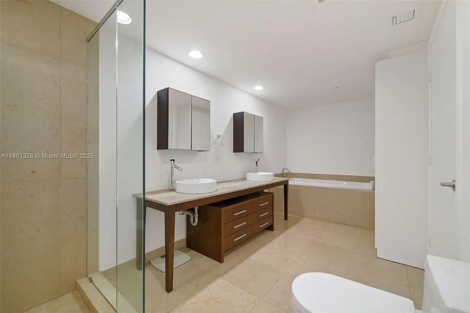 495 Brickell Ave # 402, Miami FL 33131 photo 5