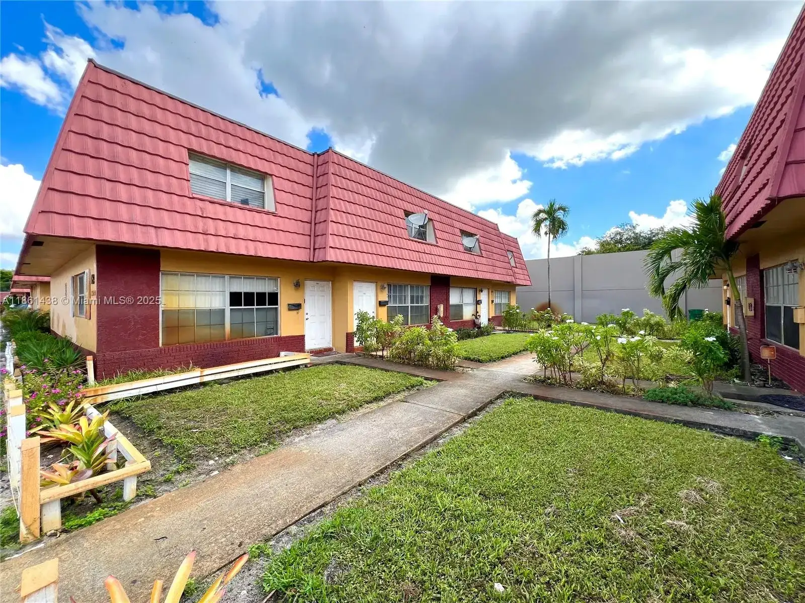 2562 NW 52nd Ave # B18, Lauderhill FL 33313 photo 2