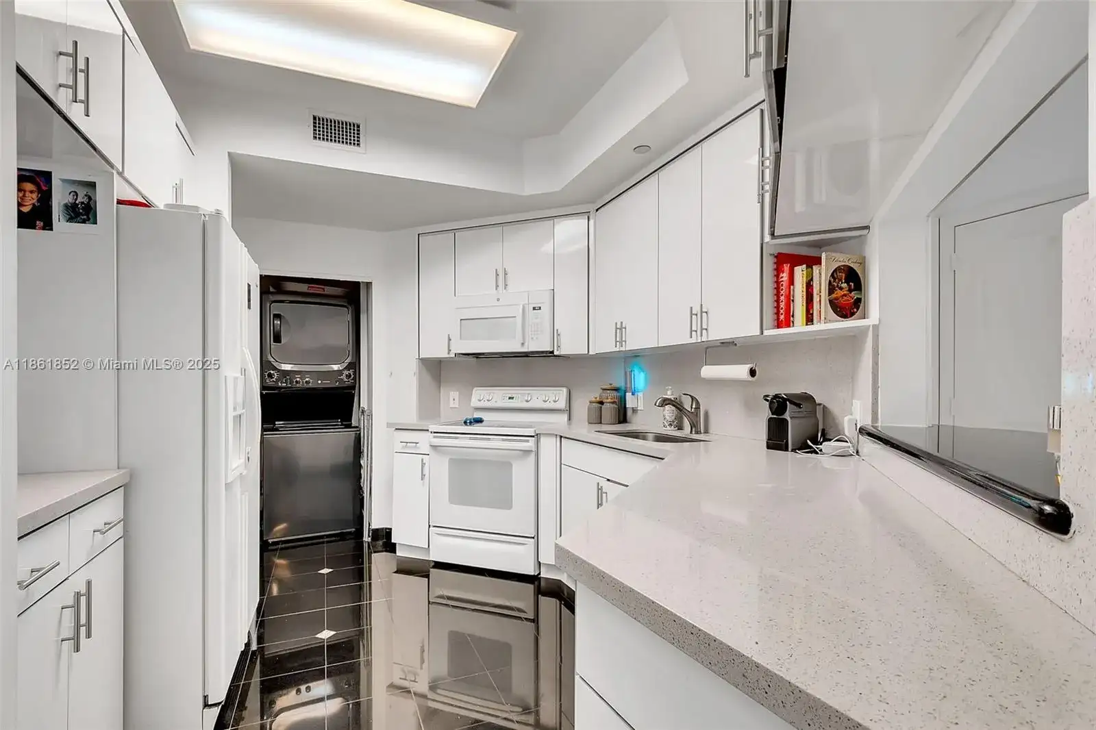888 Brickell Key Dr # 500, Miami FL 33131 photo 3