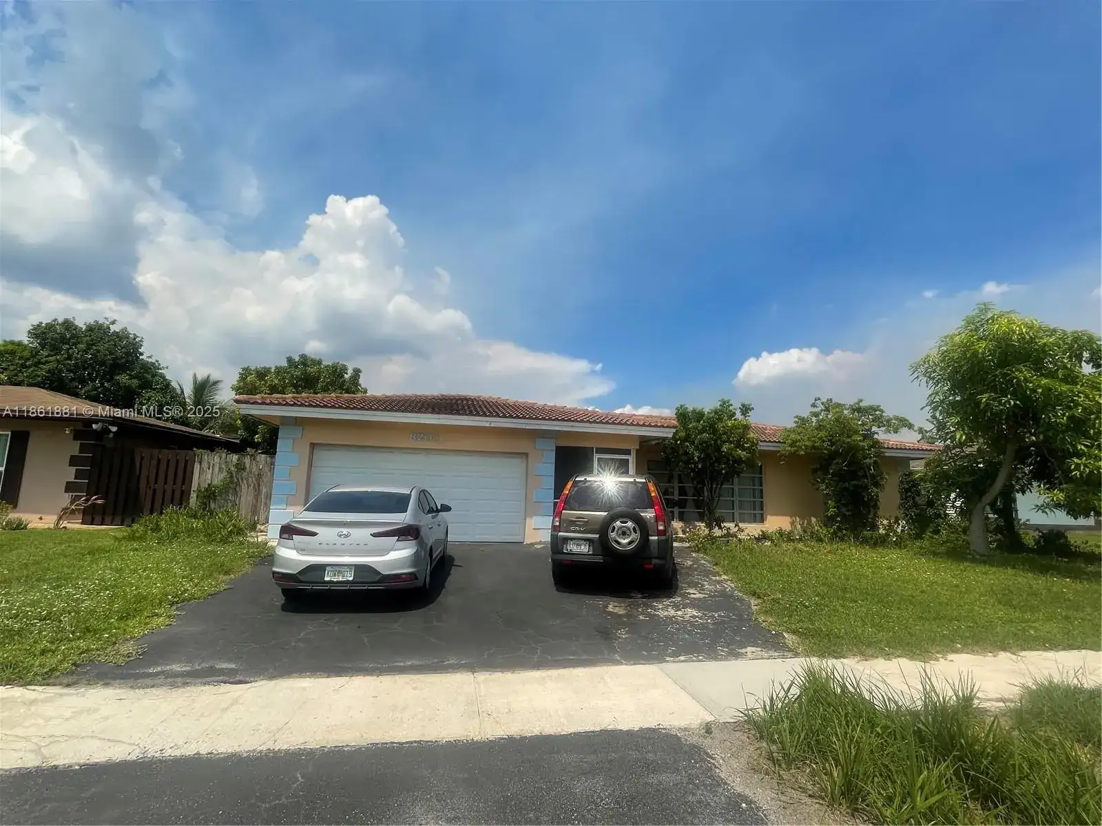 8203 NW 73rd Ter, Tamarac FL 33321 photo 2
