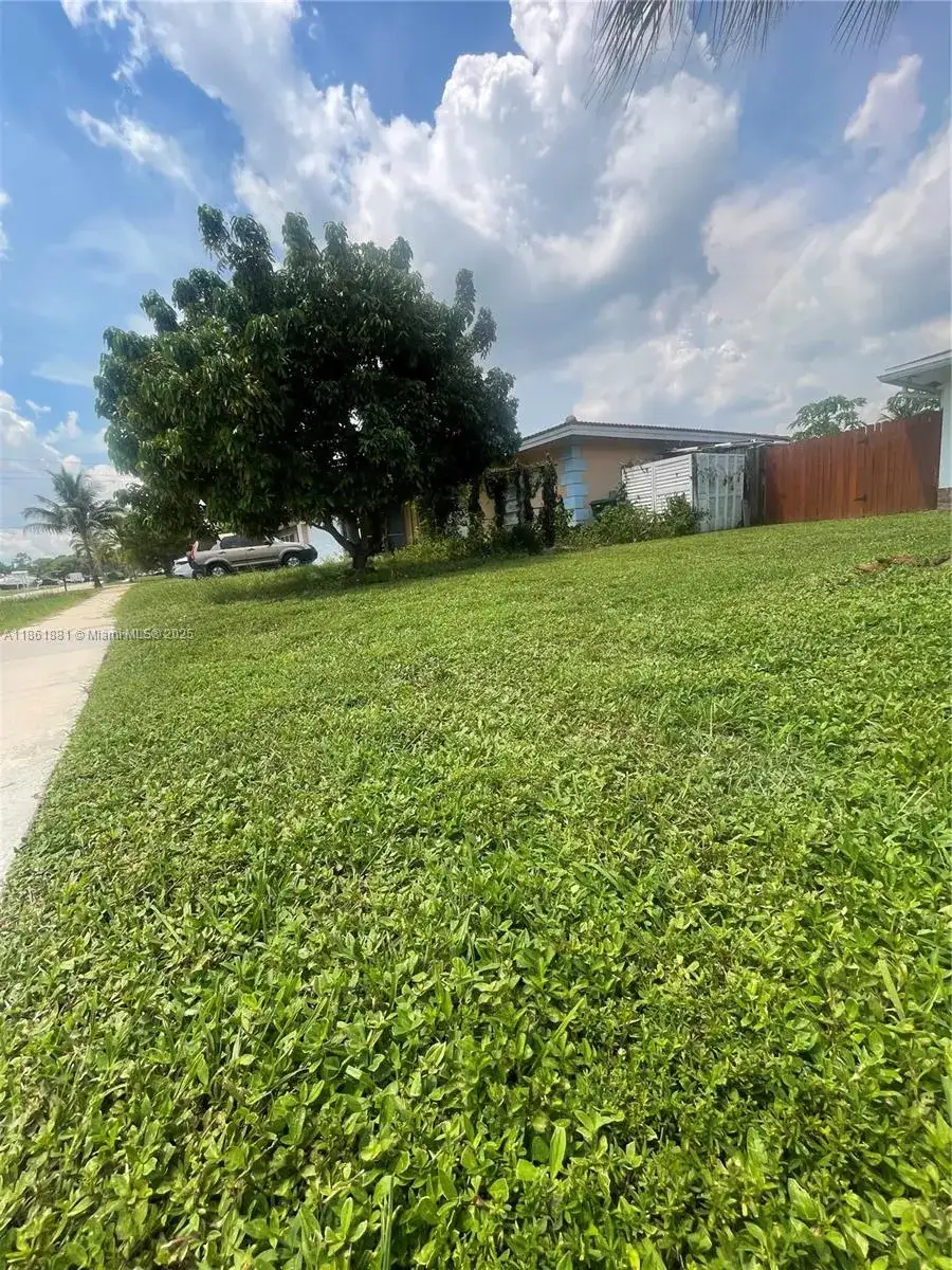 8203 NW 73rd Ter, Tamarac FL 33321 photo 5