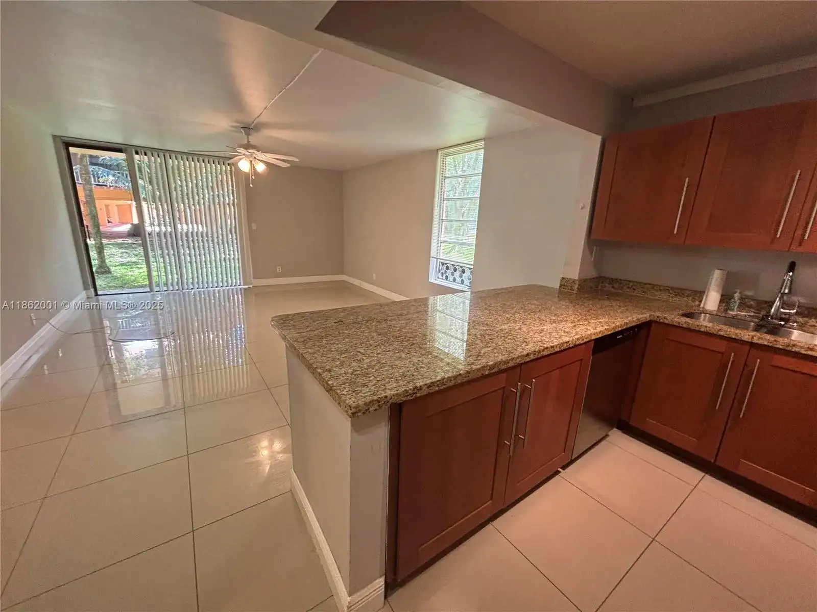 400 COMMODORE DR # 107, Plantation FL 33325 photo 2