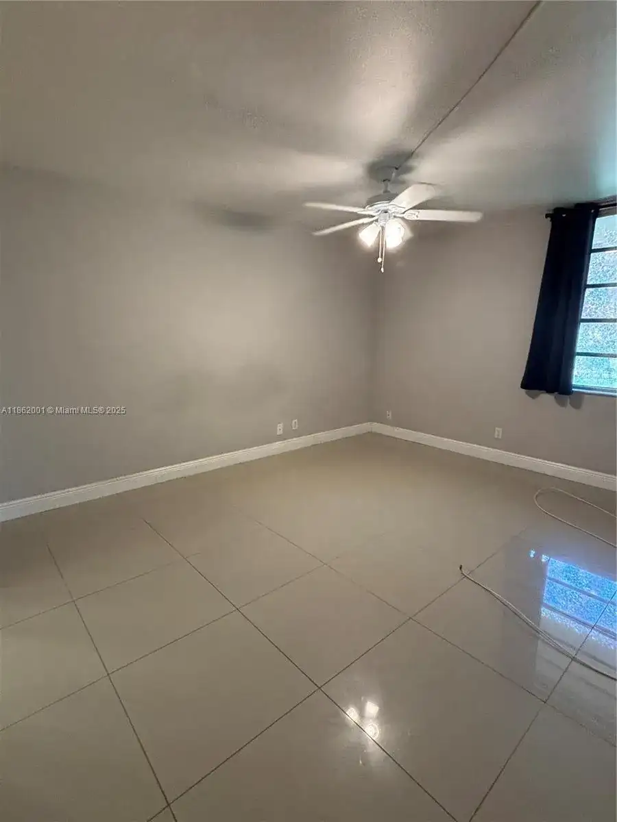 400 COMMODORE DR # 107, Plantation FL 33325 photo 4